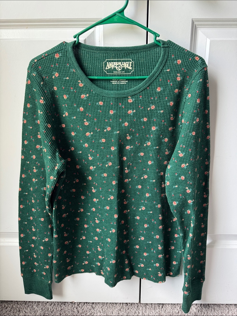 American Eagle Outfitters Dark Green Floral Crew long sleeve top T-shirt- Xlarge